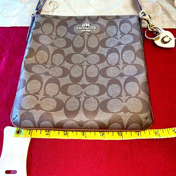 GORGEOUS🌟COACH SIGNATURE COATED CANVAS CROSSBODY 🌟GUC - CLEAN! - Picture 14 of 15